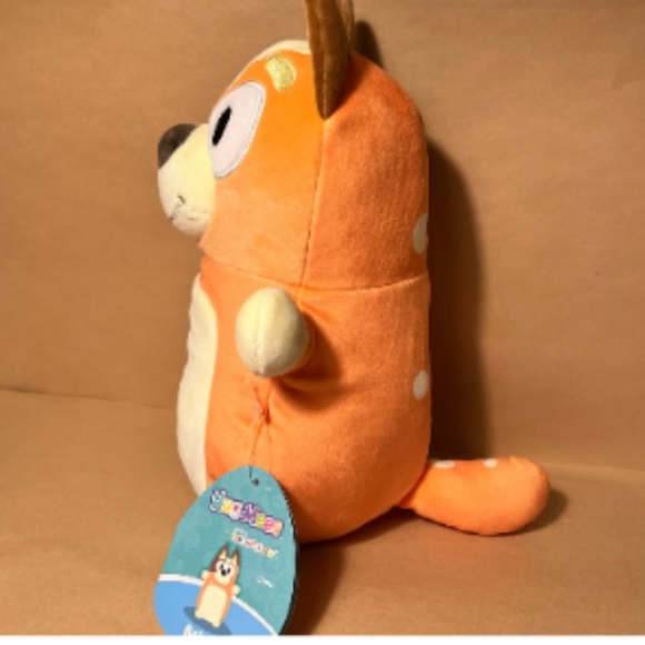 Chilli - Bluey’s Mum HugMees Squishmallows - Picture 3 of 5